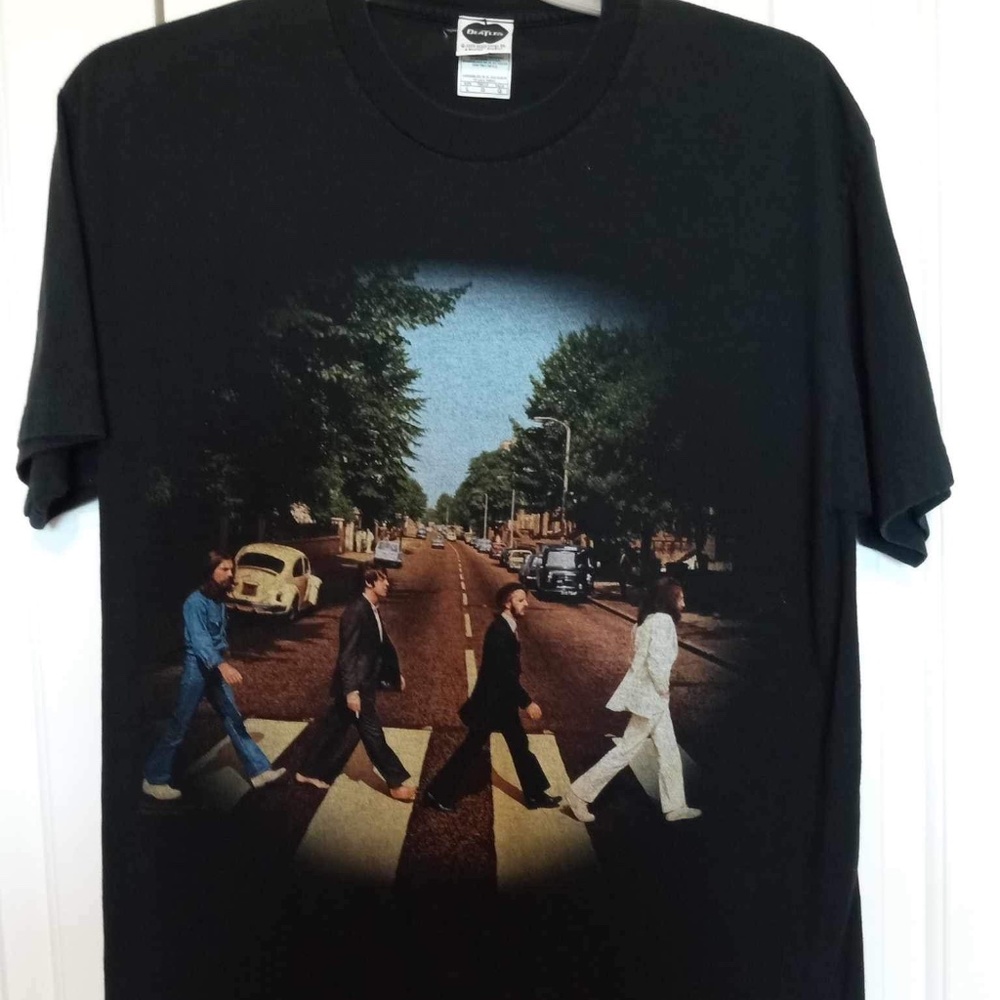 Vintage Men’s LARGE Beatles Black Abbey Road Color T-shirt, Short Sleeve 2005